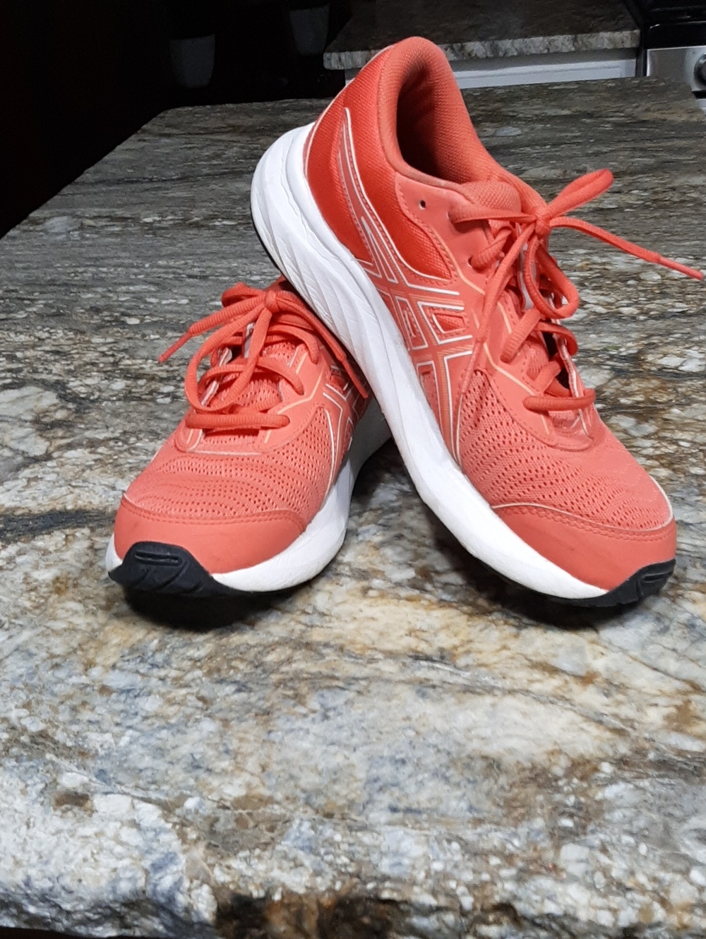 ASICS Men's Coral/White Athletic Running Shoes sz 7